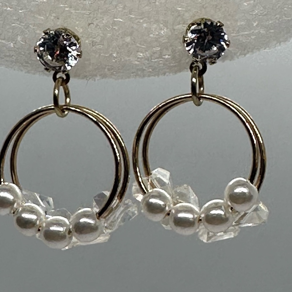 ✨ NWT Delicate Gold Crystal Pearl Hoop Dangle Earrings ✨ - Picture 10 of 16